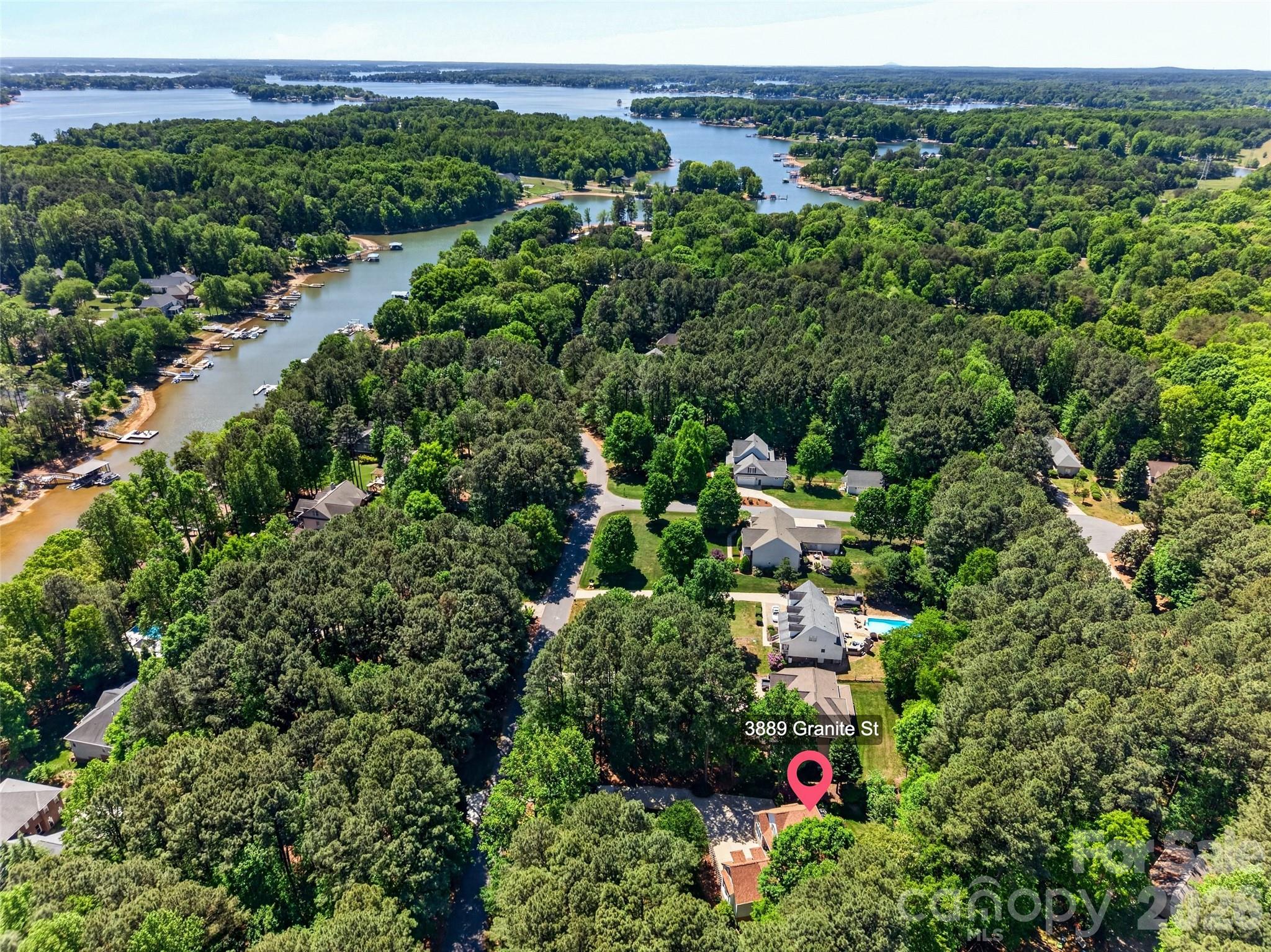 SOMERSET ON LAKE NORMAN - Residential