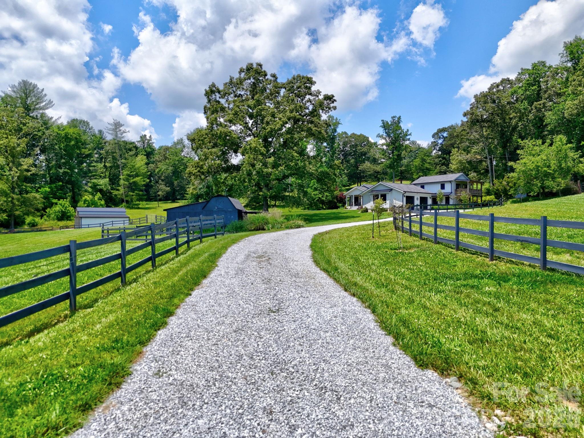 23 Lindsey Loop Road
