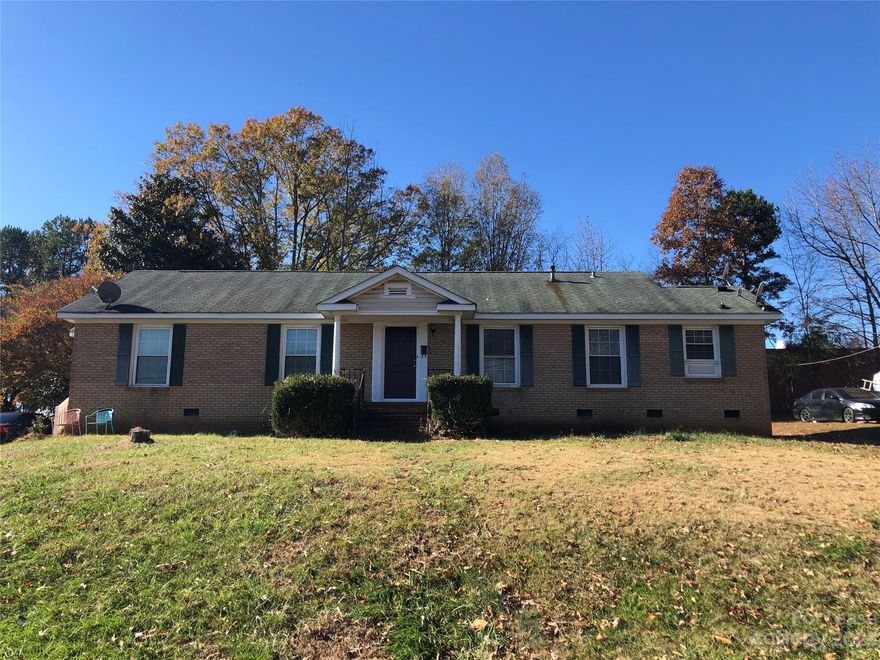 Freshly updated duplex.  New luxury vinyl plank flooring throughout.  Close to public transportation.  Walk thru video available upon request.