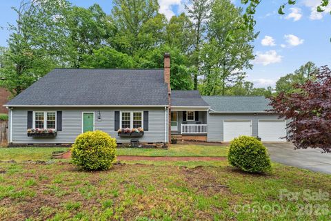 Photo of 1014 Bramblewood Court NE, Lenoir, NC 28645 (MLS # 4385707)