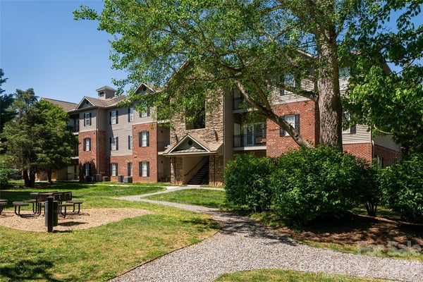 132 APPELDOORN CIR, ASHEVILLE, NC 28803 - Image 792bbe7e99bbe764a082f045c4a41f88/1624136113