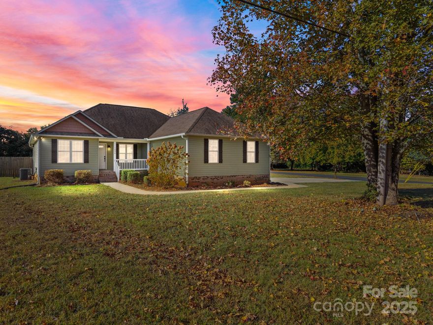 This 3 bedroom 2 bath home is located in desirable Rockwell neighborhood and sits on a .69 acre corner lot. The home has a large deck fenced in back yard, two car garage and a 12 x 16 storage building. The kitchen has a large pantry, stainless steel appliances and marble countertops. Master has a bath w/shower and tub, large walk-in closet. This house is a must see!!!!