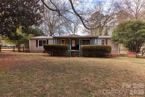 Photo of 5727 Thompson Road, Charlotte, NC 28216 (MLS # 4340137)