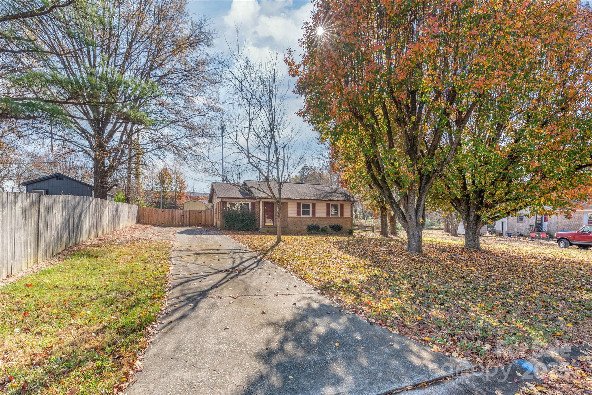 5703 Hillcrest Circle