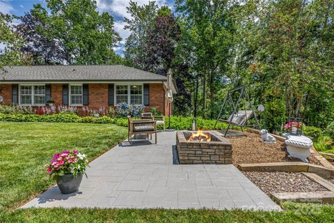 Photo of 11 Blueberry Hill Road, Asheville, NC 28804 (MLS # 4259780)