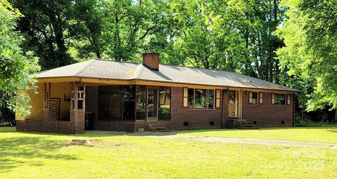 824 Kentberry Drive Charlotte NC 28214