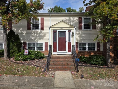 Photo of 10927 Hunter Trail Lane, Charlotte, NC 28226 (MLS # 4312247)