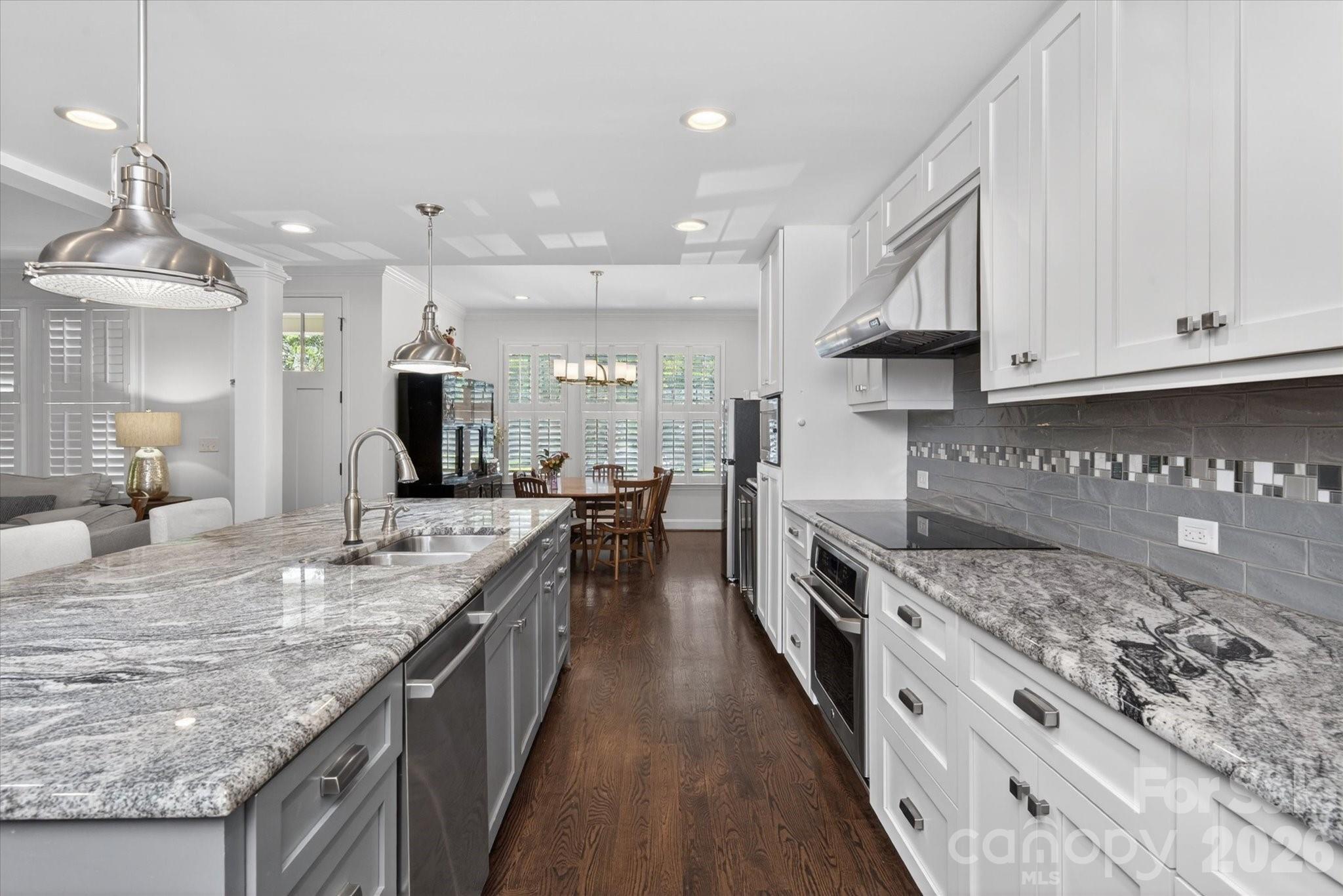 2022 Springdale Avenue