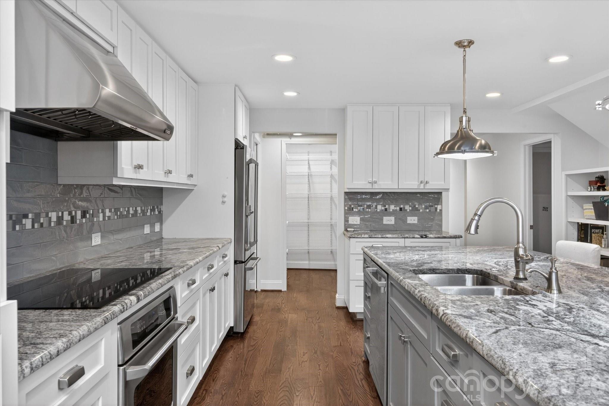 2022 Springdale Avenue