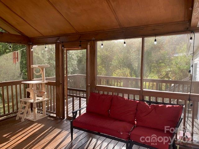 MOUNTAIN LOOKOUT - Residential