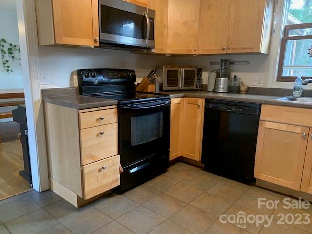 MOUNTAIN LOOKOUT - Residential