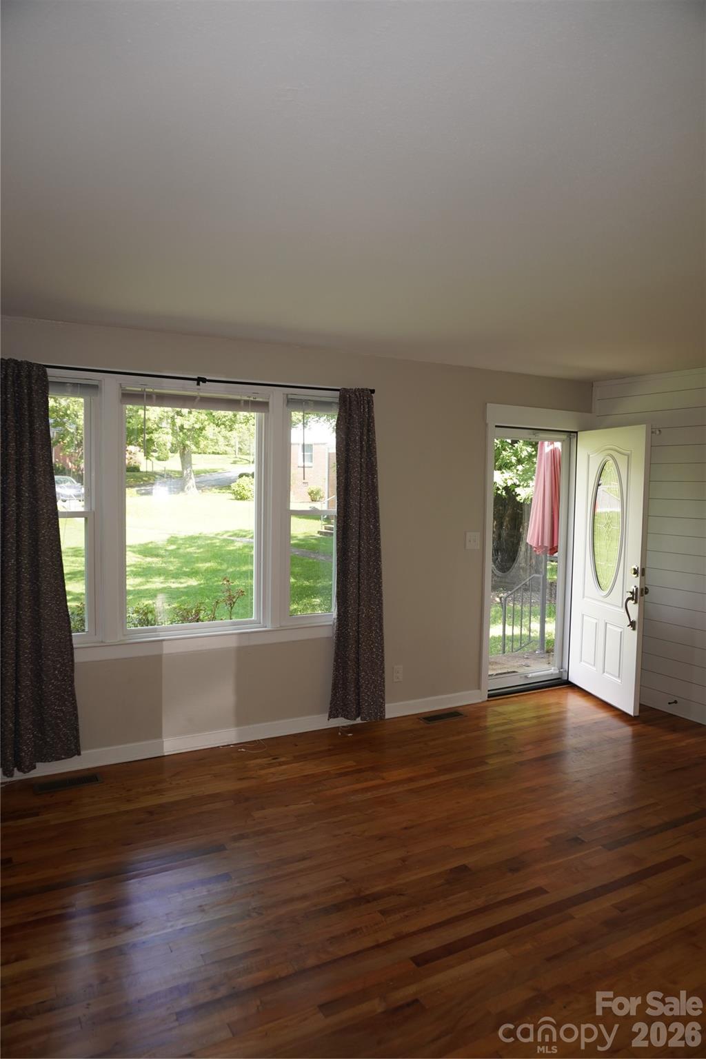 Sapphire Manor - Residential