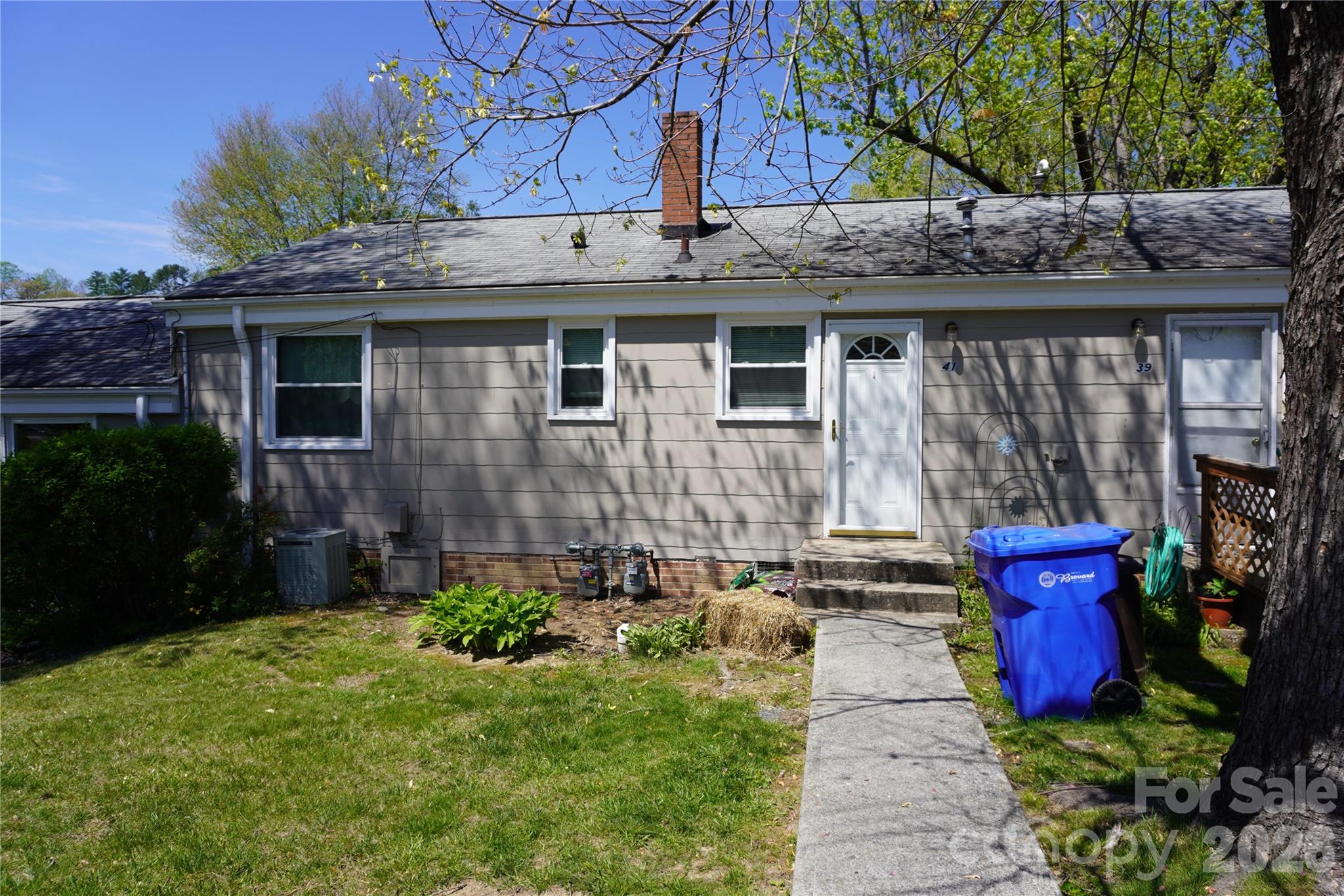 Sapphire Manor - Residential