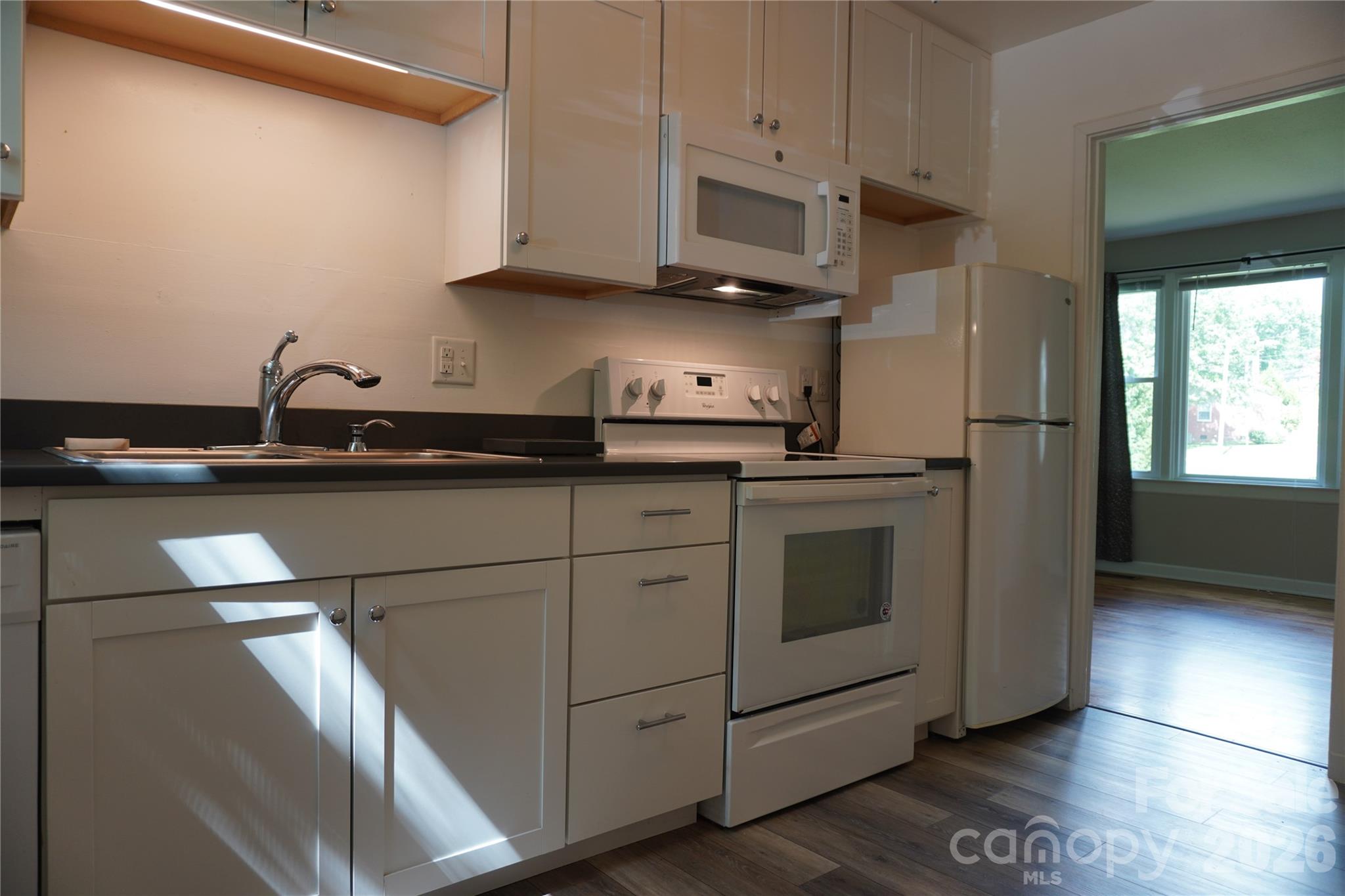 Sapphire Manor - Residential