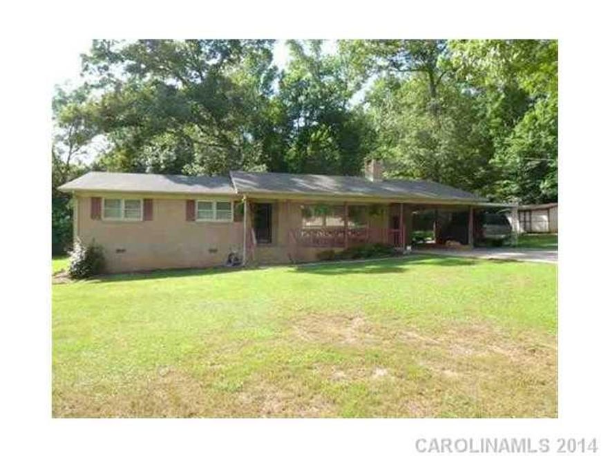Beautiful all brick home on the North side of Lancaster. This 3 bedroom 2 bath home is ready to move into. You will love the large family room with fire place and hardwood floors great for time spent with family and friends. Kitchen, breakfast , and dining is just off of the family room. Opens up to the fenced in private back yard.