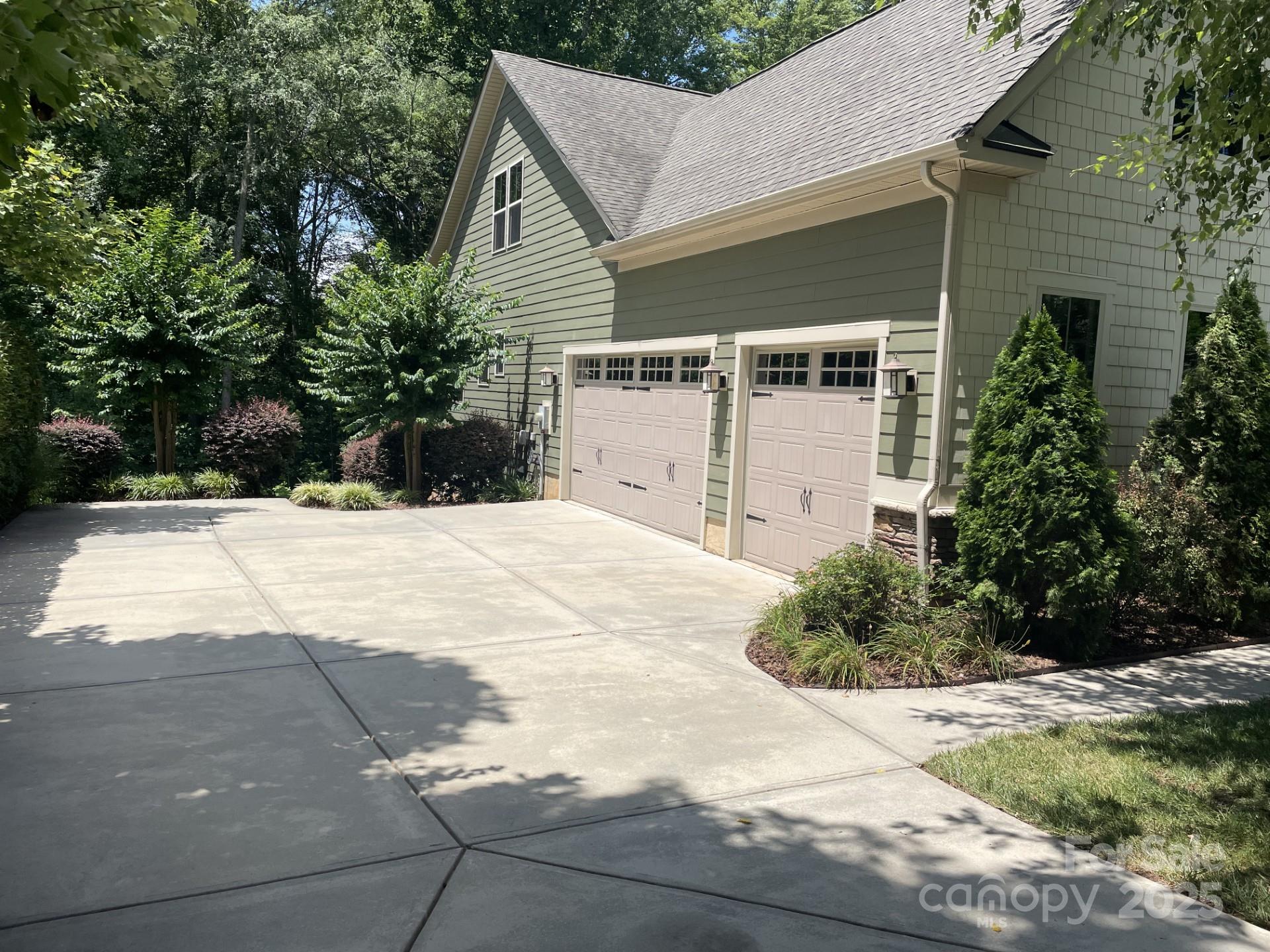 113 Chaska Loop