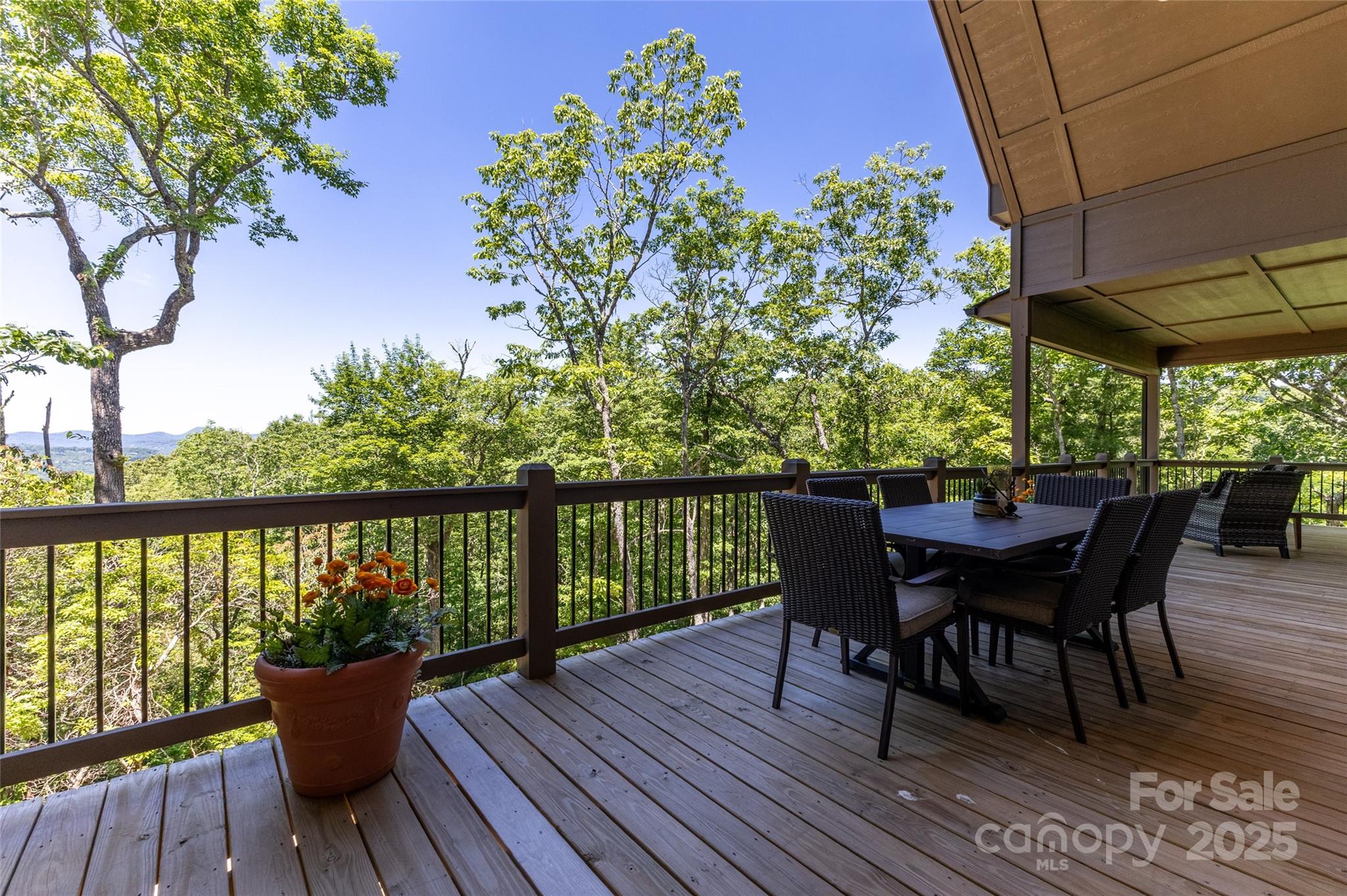 The Crest - Residential