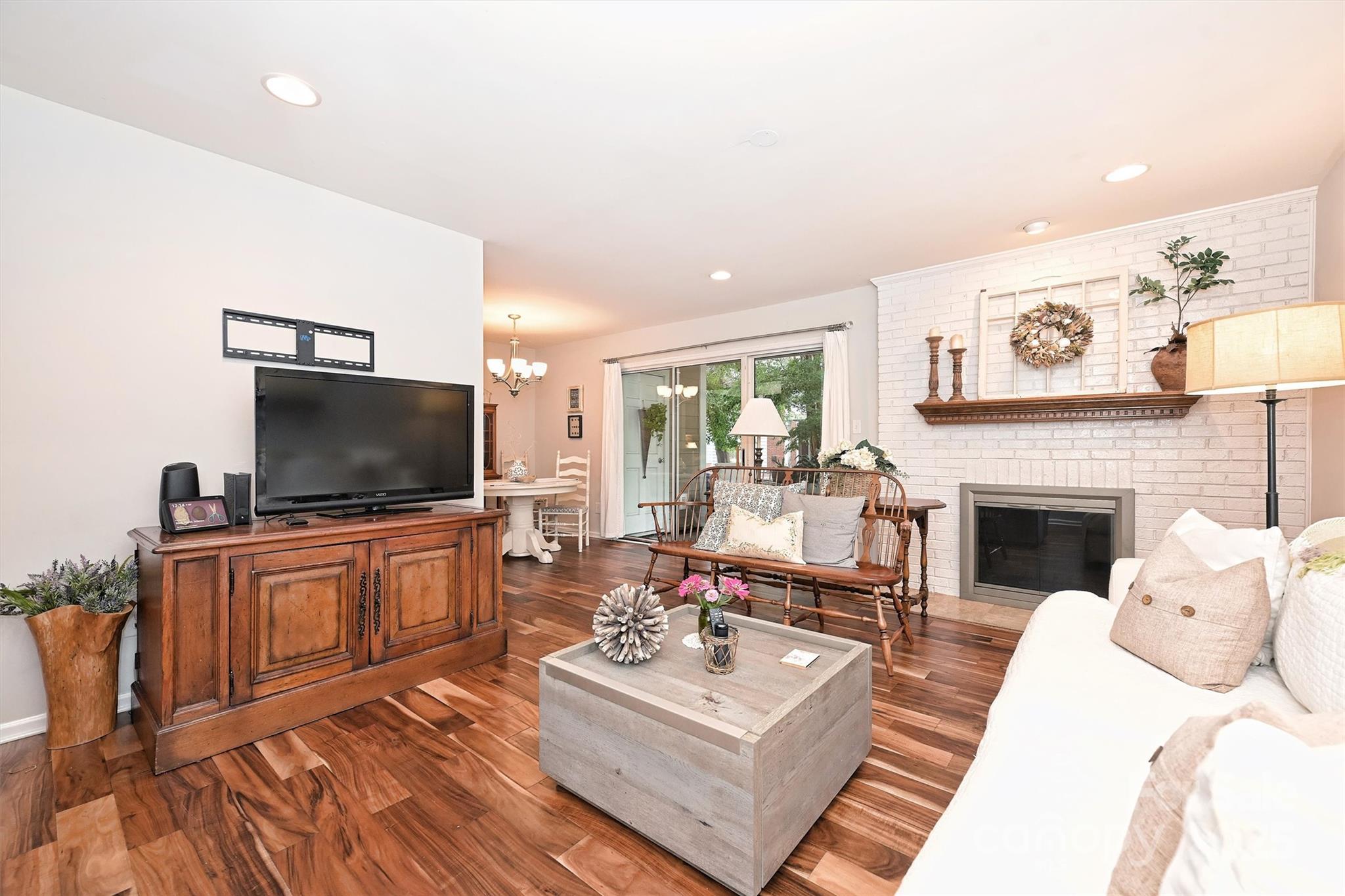 9327 S Vicksburg Park Court