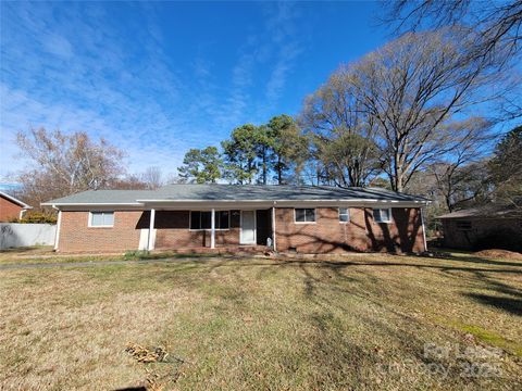 Photo of 6539 Louglen Circle, Charlotte, NC 28212 (MLS # 4329611)