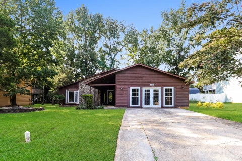 Photo of 6701 Woodthrush Drive, Charlotte, NC 28227 (MLS # 4416822)