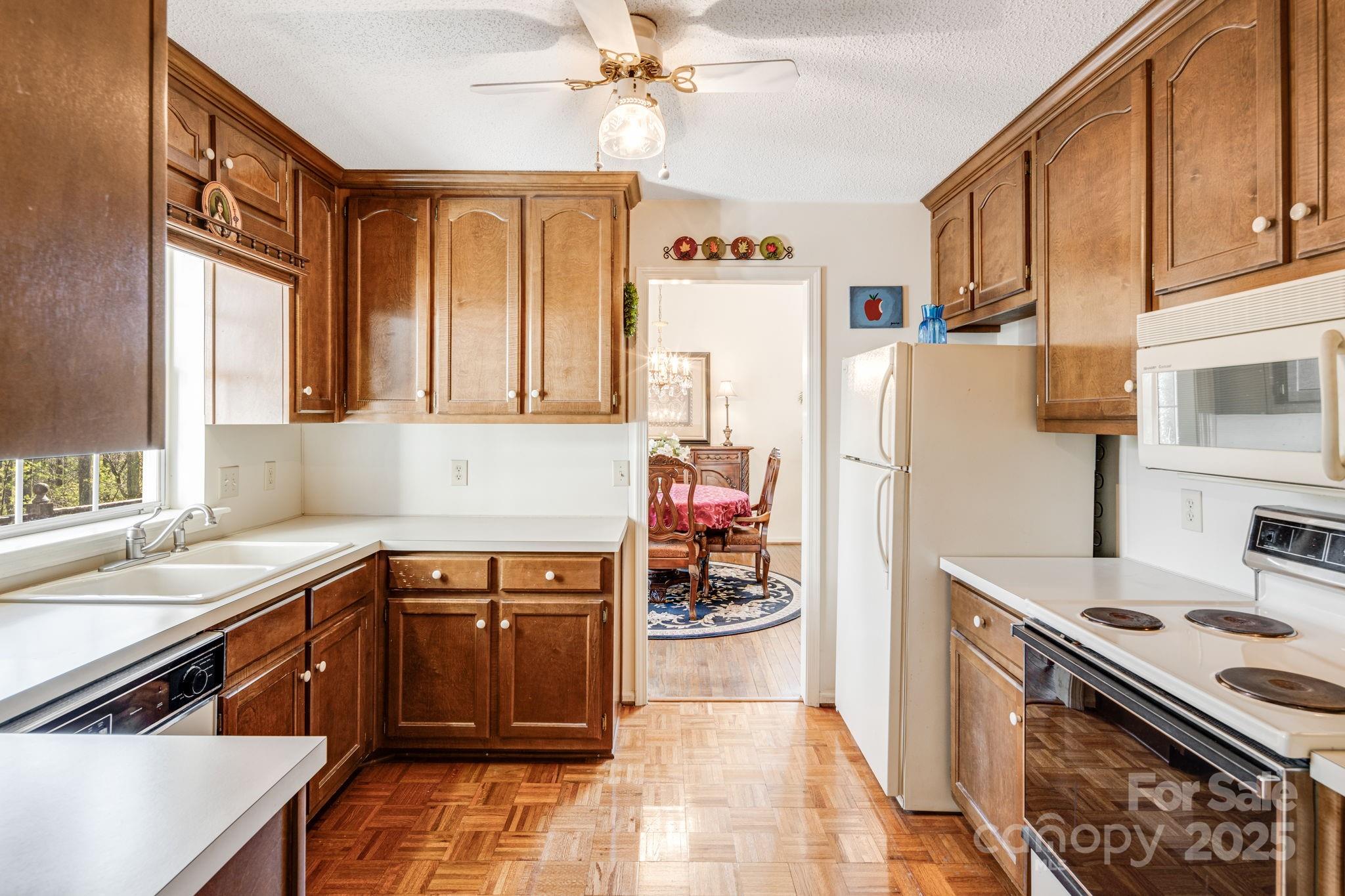 Arden, North Carolina 28704, United States, 2 Bedrooms Bedrooms, ,4 BathroomsBathrooms,Residential,Active,81497