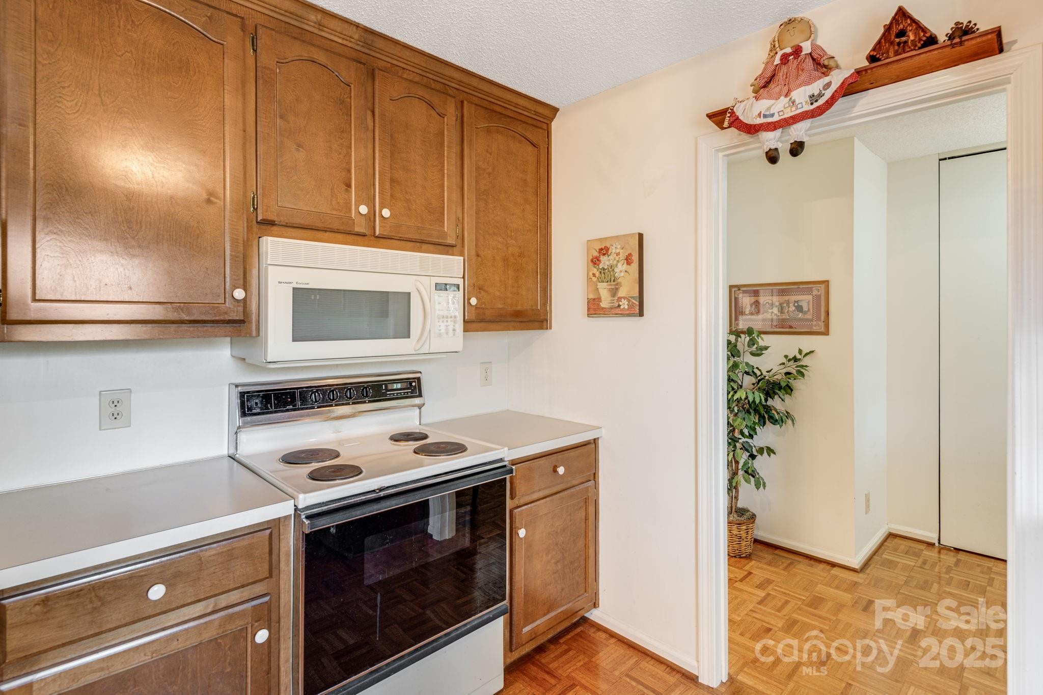 Arden, North Carolina 28704, United States, 2 Bedrooms Bedrooms, ,4 BathroomsBathrooms,Residential,Active,81497