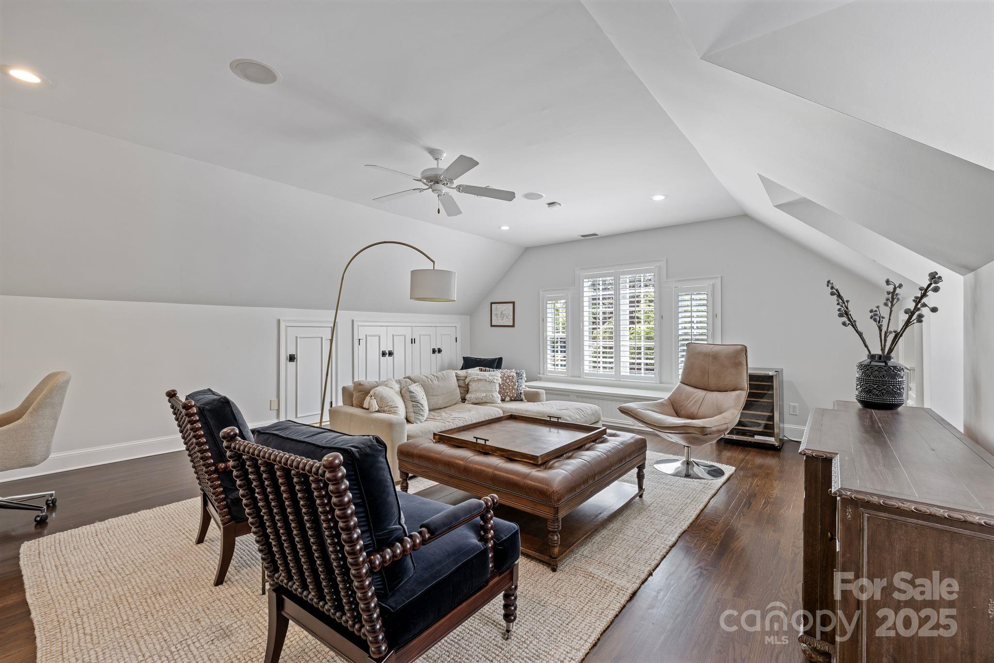 The Peninsula - Residential