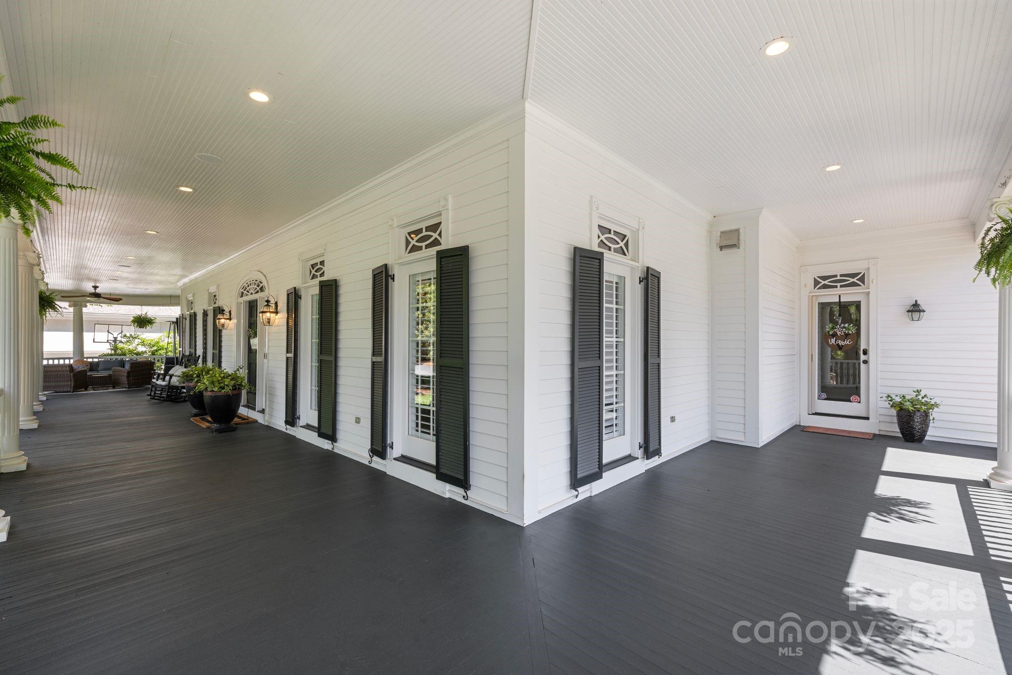 The Peninsula - Residential