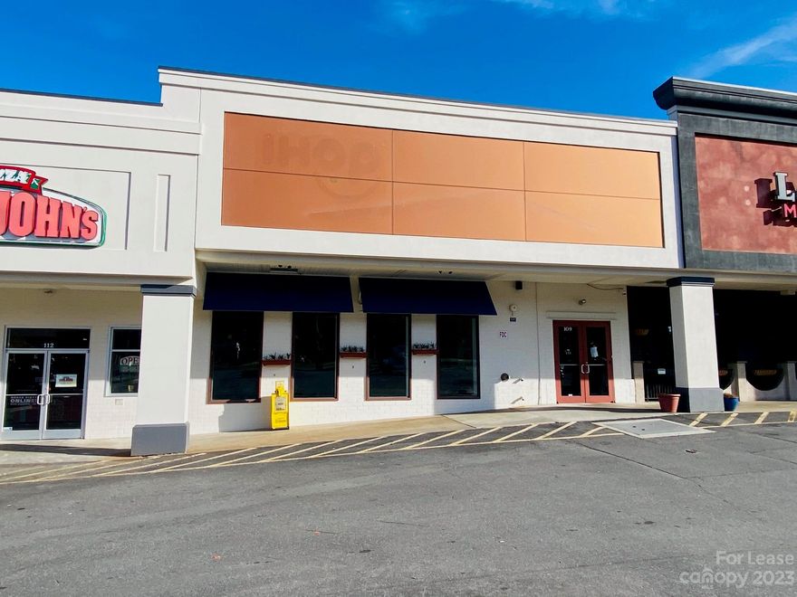 Second generation restaurant space for lease (NNN) at Weaverville Crossing shopping center (Suite 109).
Center tenants include : Verizon, Batteries+Bulbs, Benchmark Physical Therapy, Edward Jones, SoHo Nails, Sisters of Mercy Urgent Care, Papa John's, La Carreta Restaurant, and Habitat ReStore.