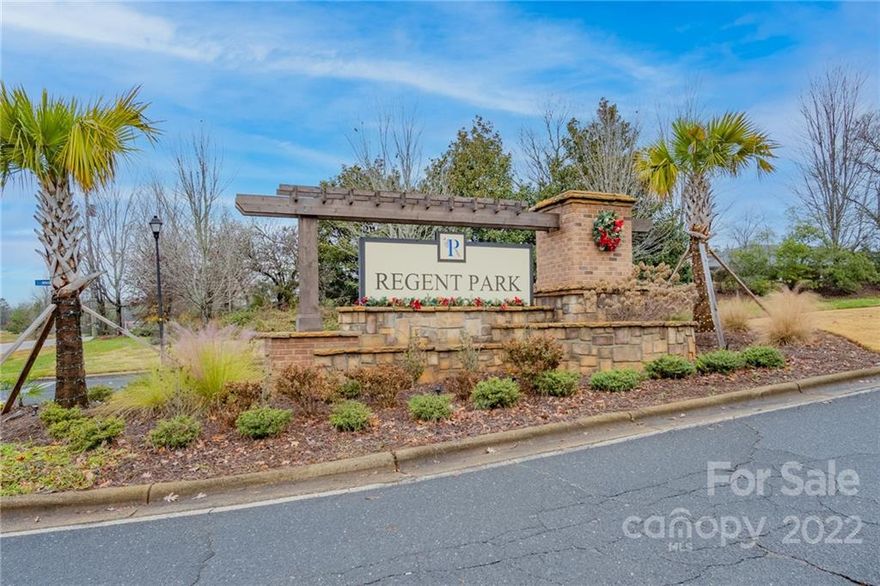 MOVE-IN READY end unit Townhome in desirable Fort Mill Location. Desirable Open Floor plan, back patio offers privacy fence for the perfect place to entretain ! Granite counter tops in the kitchen and many more upgredes come see this one in person !!!