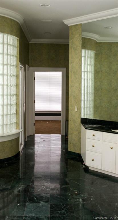 The Peninsula - Residential