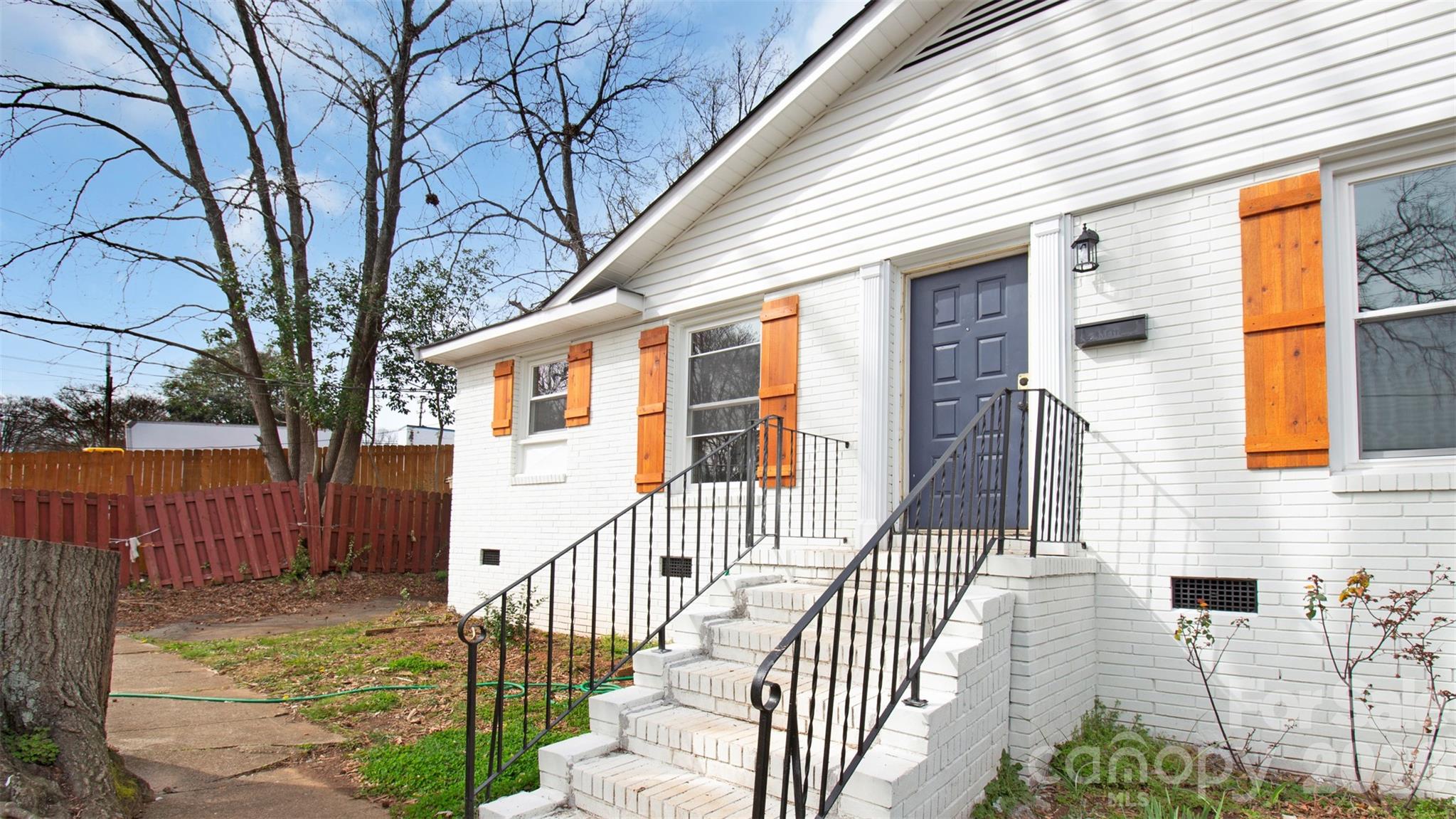 1325 Edgewater Drive