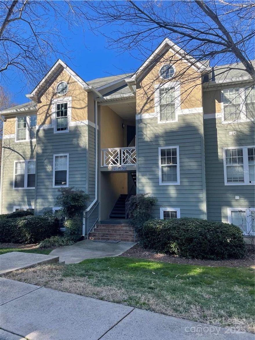 First-floor waterfront condo in the Windward complex on Lake Norman. This updated unit features a functional floor plan with laminate wood flooring, updated cabinets, granite counters with backsplash, and updated light fixtures in the kitchen and bathrooms. Additional features include ceiling fans, a fireplace, and all appliances included.
Community amenities include a sandy beach, dock, and onsite boat/trailer storage. The property is located within walking distance of a waterfront restaurant adjoining the community and is close to shopping and entertainment.