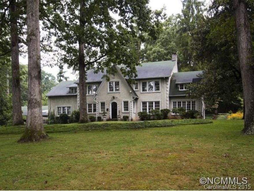 Magnificent 1927 Richard S. Smith designed home featuring galleried entrance hall w/ striking staircase, period moldings, large LR w/beautiful fireplace/mantle and hardwoods throughout. Home set in commanding position underneath oak trees. Great flow and light. Interior incl. eat-in kitchen w Viking Prof. ovens and gas cooktop, picture window in DR, 2 dressing rooms off master bath, nannies quarters.