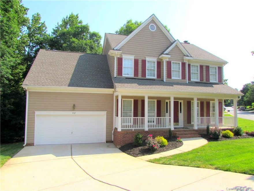 Beautiful home in well-established and highly sought after Tyson's Forest. This open and inviting charmer offers 4 Bedrooms, 2.5 Baths, a spacious kitchen, gas fireplace and stunning back porch. Enjoy your walks around the neighborhood as you're greeted by countless waving hands and no shortage of friendly faces! Come see all this wonder has to offer, you won't want to miss it!