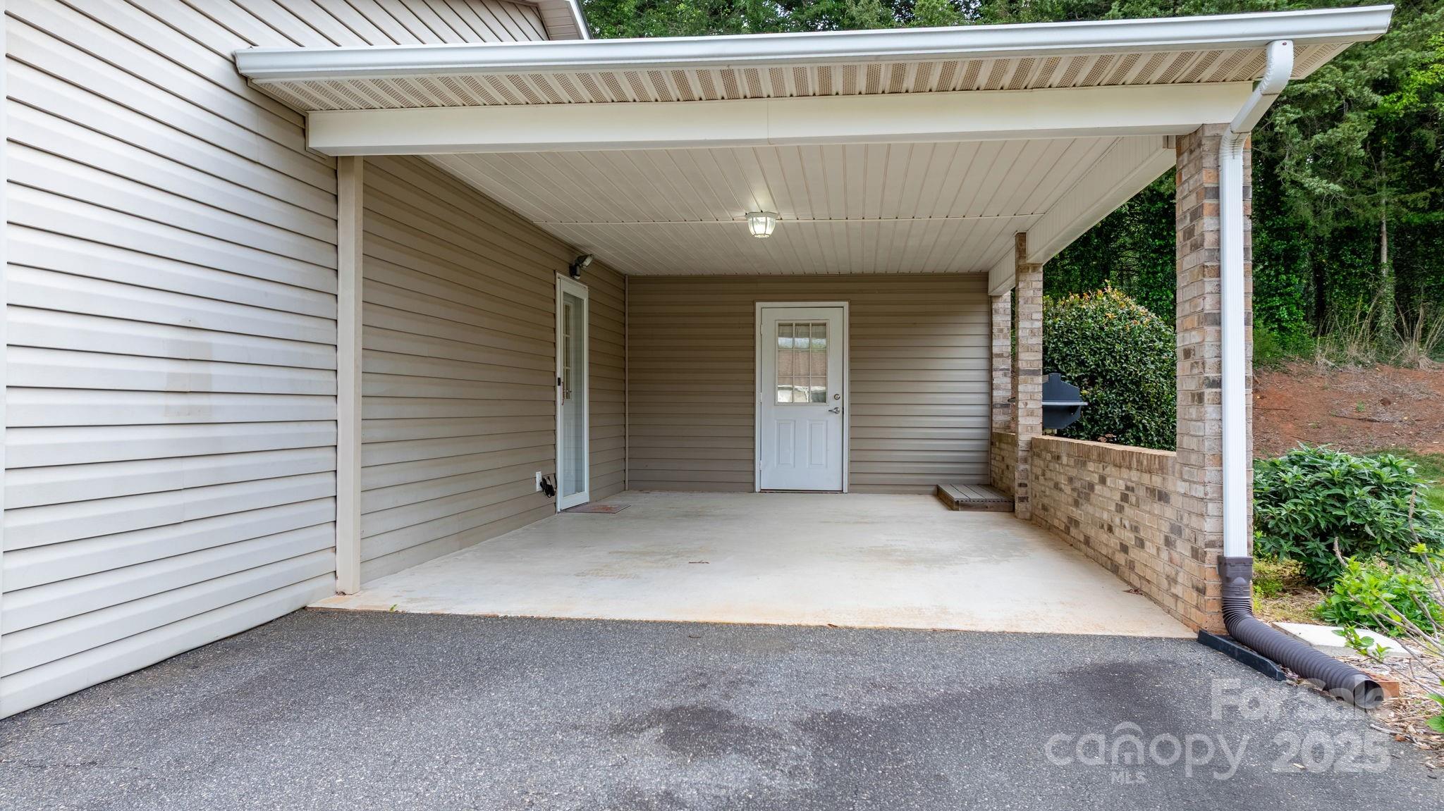 Conover Manor - Residential