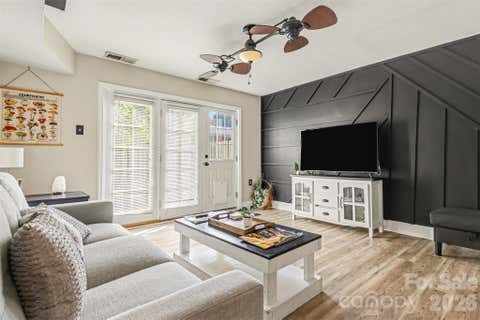 Photo of 1201 Green Oaks Lane, Charlotte, NC 28205 (MLS # 4373032)