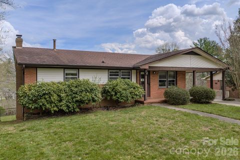 Photo of 8 Summit Drive, Arden, NC 28704 (MLS # 4360548)