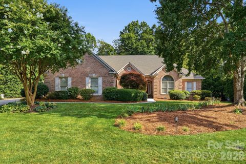 Photo of 13101 Darby Chase Drive, Charlotte, NC 28277 (MLS # 4396206)