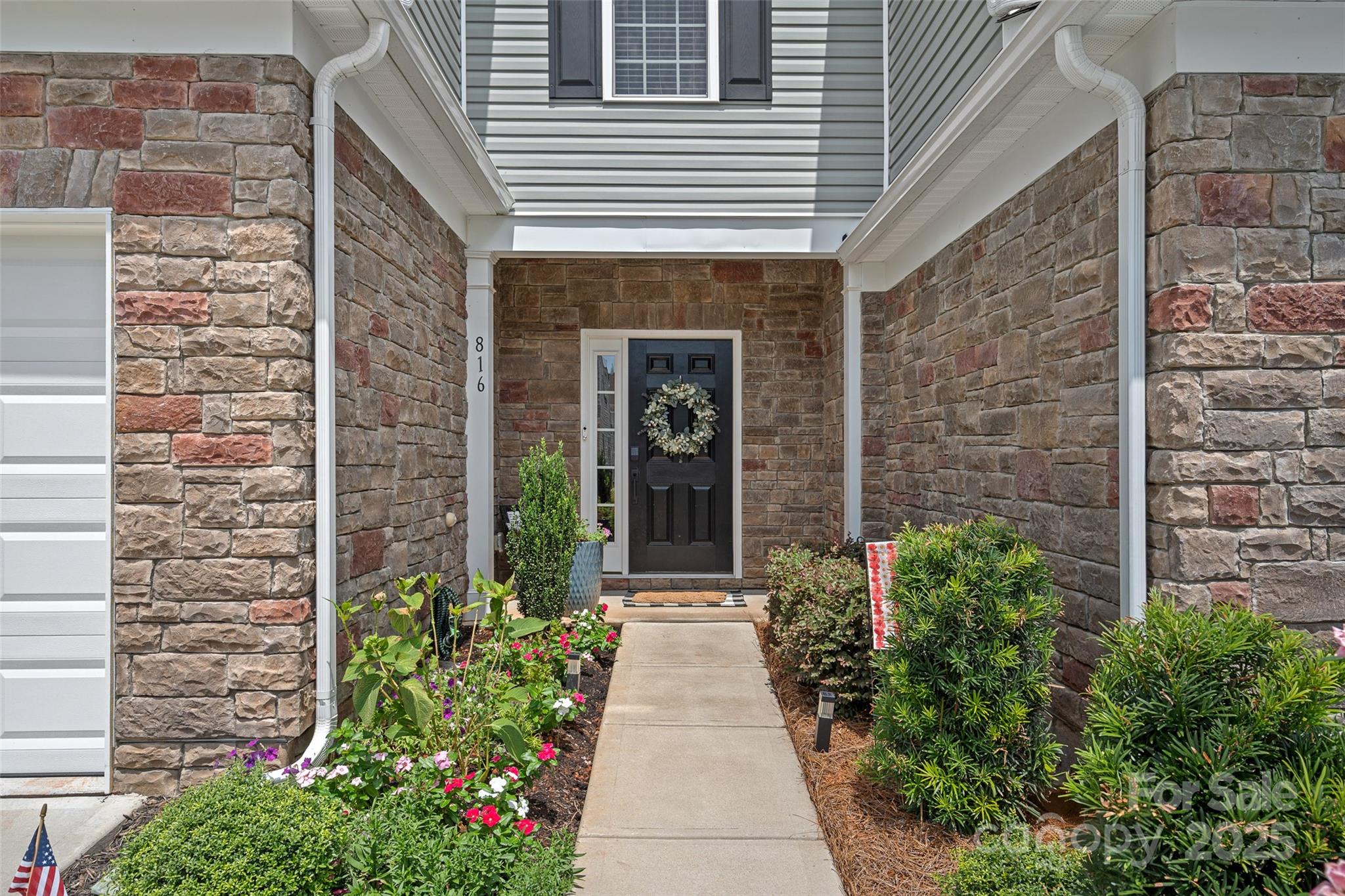 816 Canoe Song Road