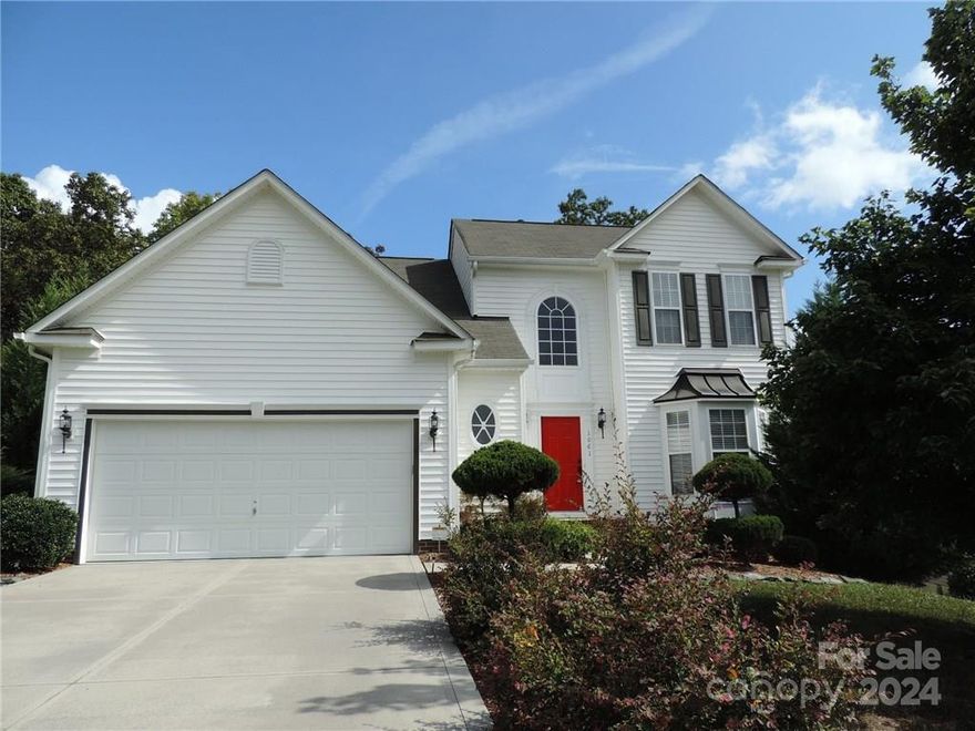 Immaculate home!Min. from Lake Wylie and zoned for desirable schools.Two Story Foyer welcomes you.French Doors lead to Dining Rm or Ofc.Open Floor plan filled w/ Natural light.Sunroom overlooks the woods in the backyard.Enjoy the outdoor on the double deck w/ a hot tub.Kitchen boast of SS appliances, gas cooktop,Granite countertop and breakfast bar.Master on Main.Loft area makes a great study area.Spacious secondary bedrooms.Oversized garage has exterior door.Fridge,Washer/Dryer & Hot tub stay.