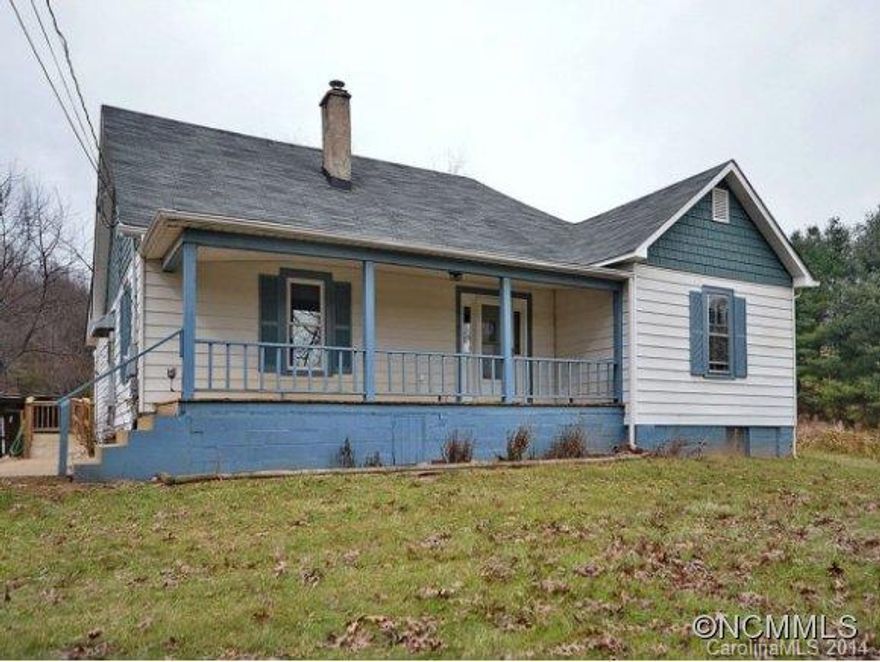 Completely renovated 1940's bungalow on nice one acre lot close to downtown.  All new wiring, roof, kitchen, interior paint, and refinished hardwood floors in 2014.  Trane heat pump installed in 2011.  Located in the ETJ and Howell Mill Road Fire district.  A great find!
