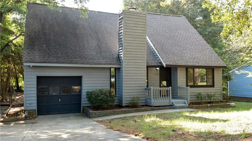 Great location convenient to Uptown, Southpark & Ballantyne. Fenced yd. Screened porch overlooks the POOL! Roof replaced w/ upgraded Arch. shingles in 2004. Home has laminate floors in GR & mstr bdrm. Kt & baths have tile (some new). New carpet upstairs. Pool has new electrical box & timer. There is NO HOA which is a big savings! One car garage w/ storage. Nearby walking trails to McAlpine greenway which is cool. You can even walk all the way to Trader Joe's if you want! Home Warranty provided.