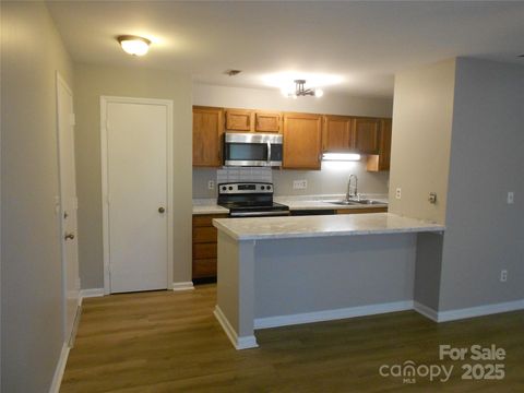 Photo of 6148 Meadow Rose Lane, Charlotte, NC 28215 (MLS # 4273521) Photo of 6148 Meadow Rose Lane, Charlotte, NC 28215 (MLS # 4273521)