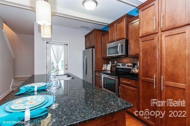 Steele Meadows - Residential Lease