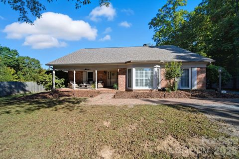 Photo of 417 Park Ridge Road, Albemarle, NC 28001 (MLS # 4365885)