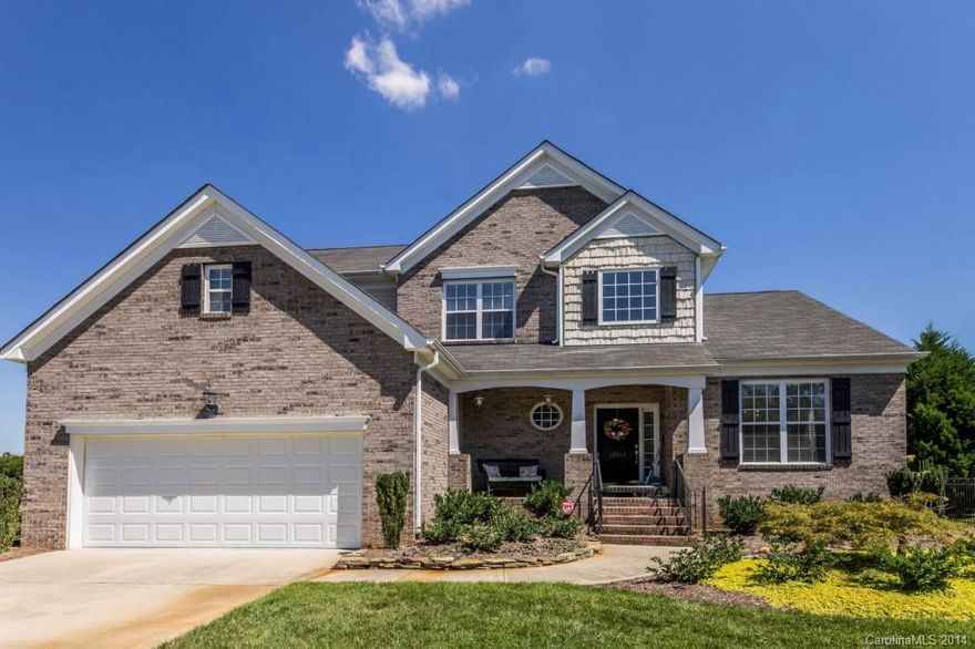Everything today's buyer wants:  Open floor plan, hardwood floors, granite countertops, stainless steel appliances, large fenced backyard; located on a quiet cul-de-sac.  You won't be disappointed in this home!  Prime location in the Ballantyne area of South Charlotte.