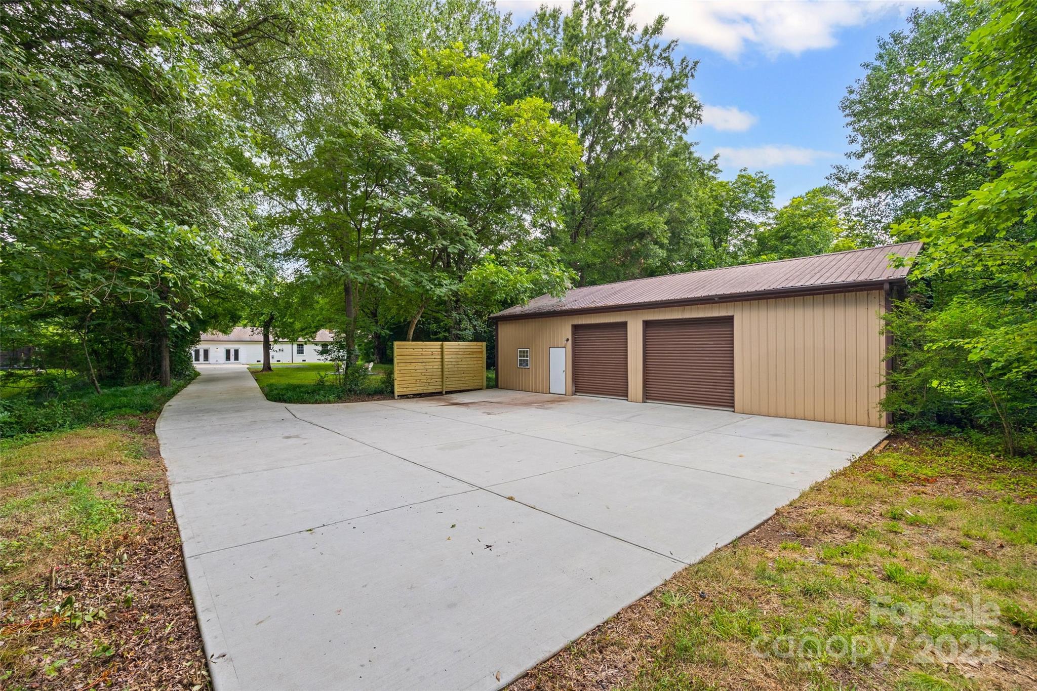 1045 Dooley Drive