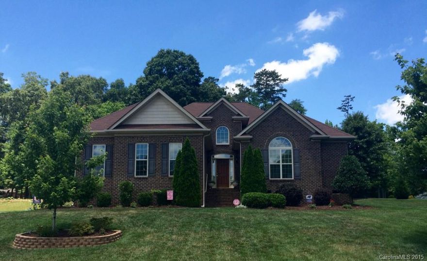 Agents! Full brick ranch on over a 1/2 acre! This Scotsdale plan by Frank Betz, built by Tony Williams, features multiple arched openings from Foyer to Gr to Dr, gleaming hardwoods,  FP in spacious open Gr and soaring ceilings allowing for lots of natural light! Flowing plan with kitchen look thru allows for the ease of entertaining. Plus, over sized kitchen breakfast room, pantry, ample cabinets and solid surface counter tops. Luxury master suite w/walk in closet. New granite in both full baths