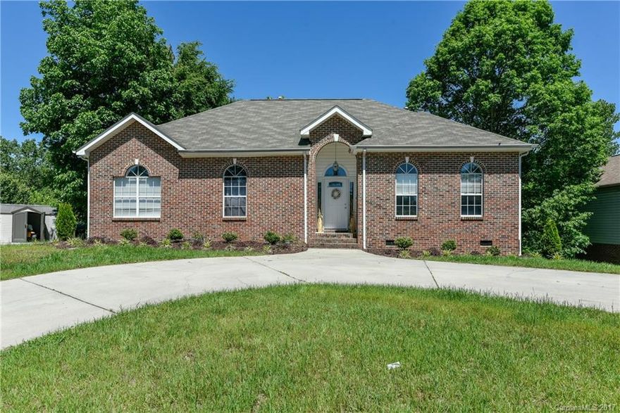 BANG! POW! SOLD!  This fantastic brick front ranch on a culdesac is ready for  you!!  3/2 with an eat in kitchen, vaulted family room & master suite, spacious front room (currently used as a playroom) w/ various uses.  This home has many GREAT details: arches,  new roof 2015, deck, flat back yard that backs to woods & a creek! Paladium windows, dual vanity in master as well as a jetted tub (for kids of all ages) and did you see the circular drive?! LOVE it!  No HOA.  Welcome home.